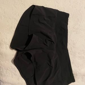 Lululemon size 6 speed short 2.5 inch, never worn